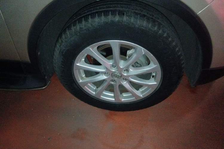 Used Buick Envision 2016 20T Two-Wheel-Drive Elite Model Right Front Wheel Hub