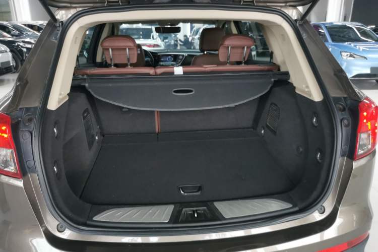 Used Buick Envision 2016 20T Two-Wheel-Drive Elite Model Trunk