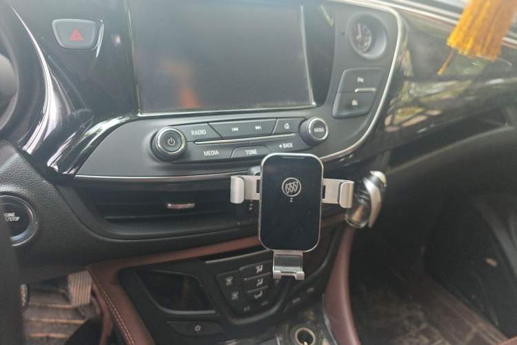 Used Buick Envision 2016 28T Four-Wheel Drive Luxury Model Audio And AC Panel
