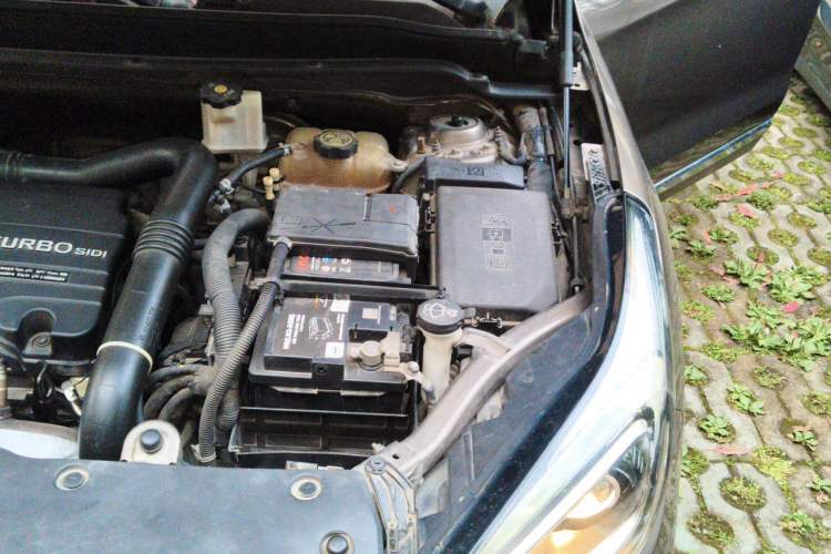 Used Buick Envision 2016 20T Two-Wheel-Drive Elite Model Engine Bay Left