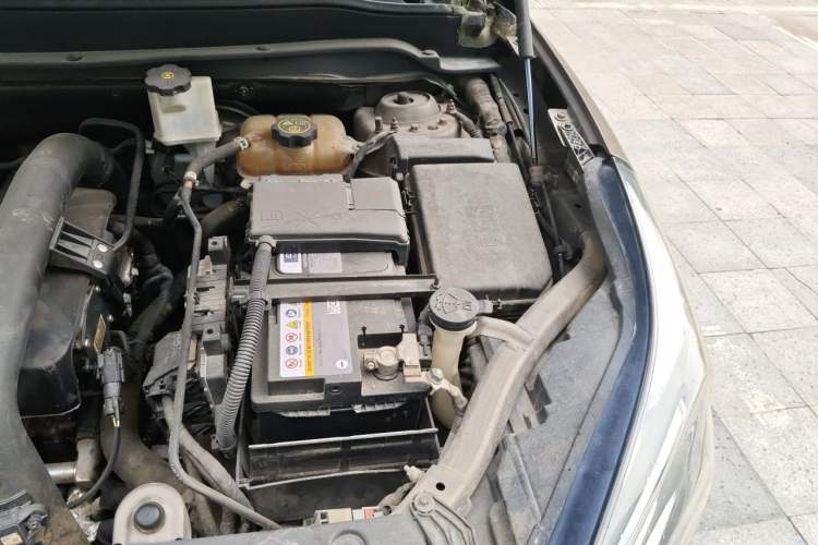 Used Buick Envision 2016 28T Four-Wheel Drive Elite Version Engine Bay Left
