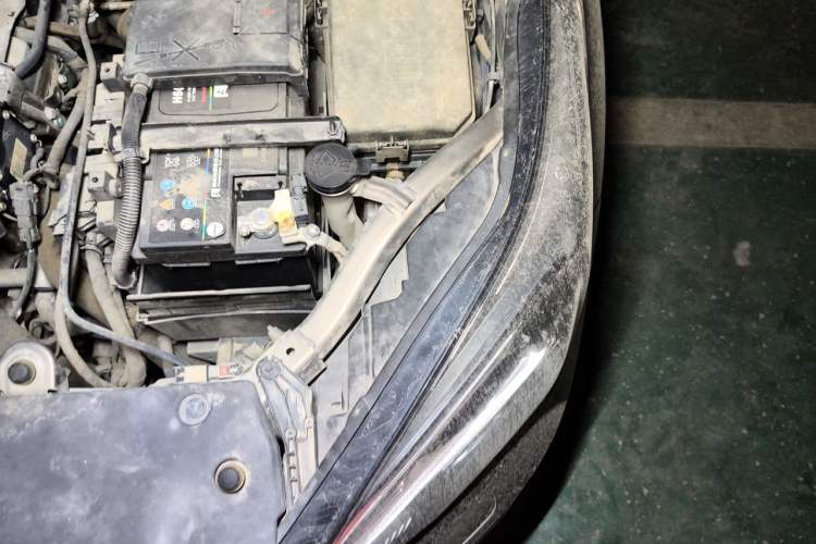 Used Buick Envision 2016 28T Four-Wheel Drive Elite Version Engine Bay Left