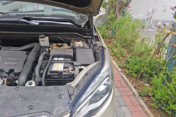 Used Buick Envision 2016 20T Two-Wheel-Drive Elite Model Engine Bay Left