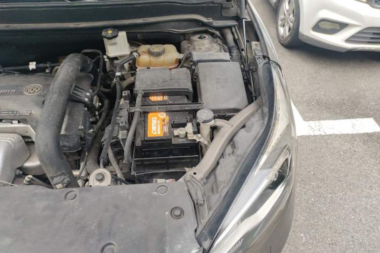 Used Buick Envision 2016 28T Four-Wheel Drive Luxury Model Engine Bay Left