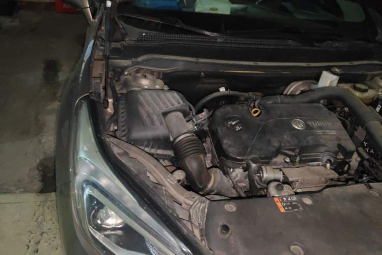 Used Buick Envision 2016 20T Two-Wheel-Drive Elite Model Engine Bay Right