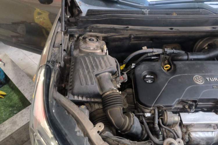 Used Buick Envision 2016 20T Two-Wheel-Drive Elite Model Engine Bay Right