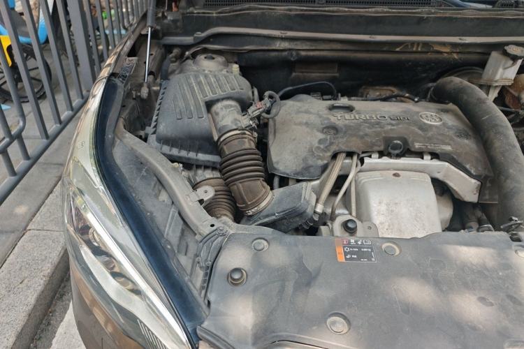 Used Buick Envision 2016 28T Four-Wheel Drive Luxury Model Engine Bay Right