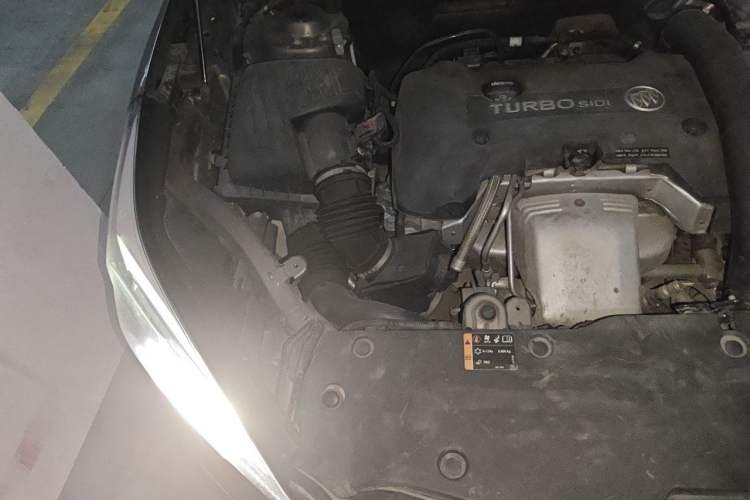 Used Buick Envision 2016 28T Four-Wheel Drive Luxury Model Engine Bay Right
