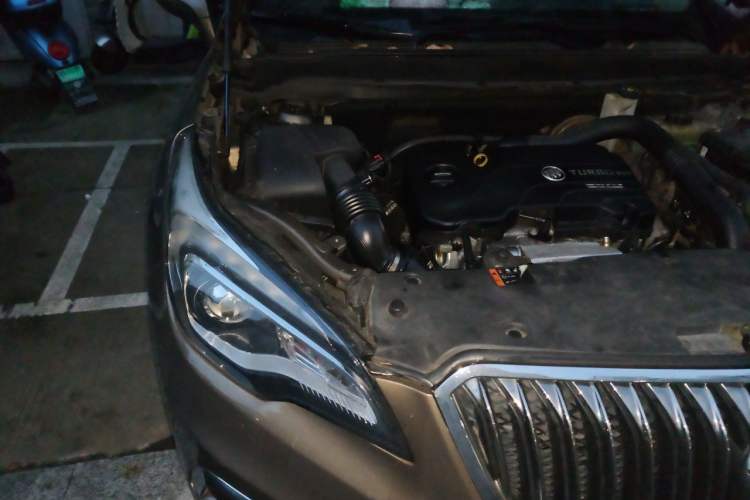Used Buick Envision 2016 20T Two-Wheel-Drive Elite Model Engine Bay Right