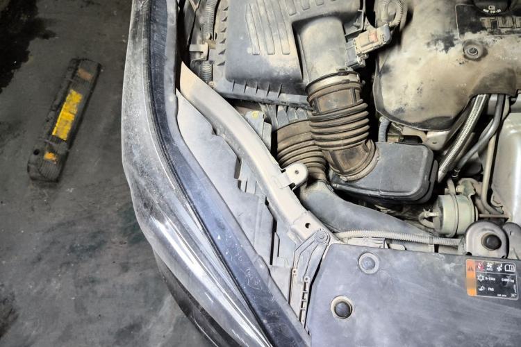 Used Buick Envision 2016 28T Four-Wheel Drive Elite Version Engine Bay Right