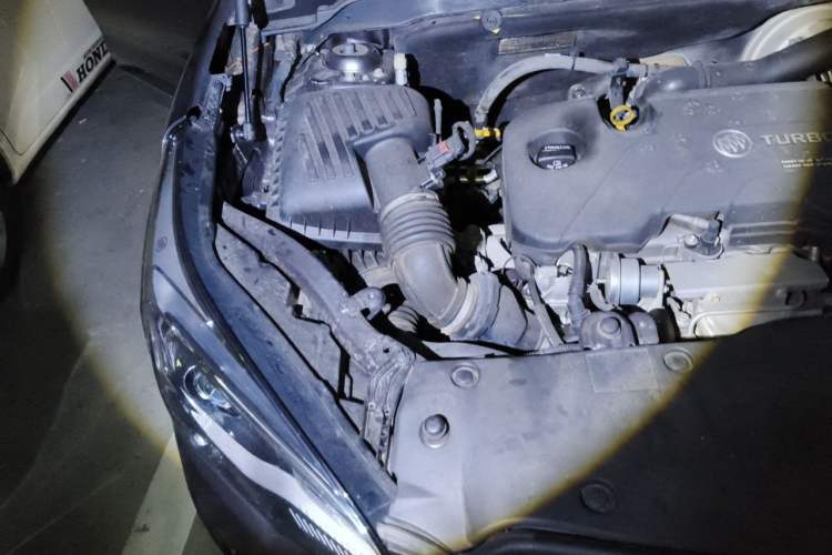 Used Buick Envision 2016 20T Two-Wheel Drive Leading Version Engine Bay Right