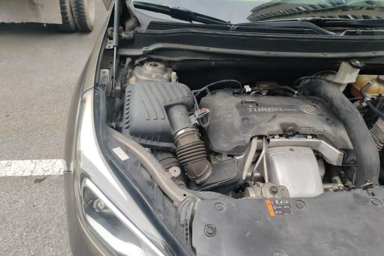 Used Buick Envision 2016 28T Four-Wheel Drive Luxury Model Engine Bay Right