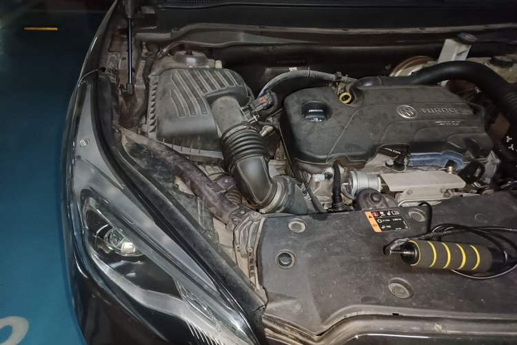 Used Buick Envision 2016 20T Two-Wheel-Drive Elite Model Engine Bay Right
