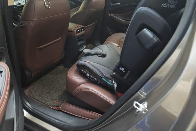 Used Buick Envision 2016 20T Two-Wheel-Drive Elite Model Left Rear Seat