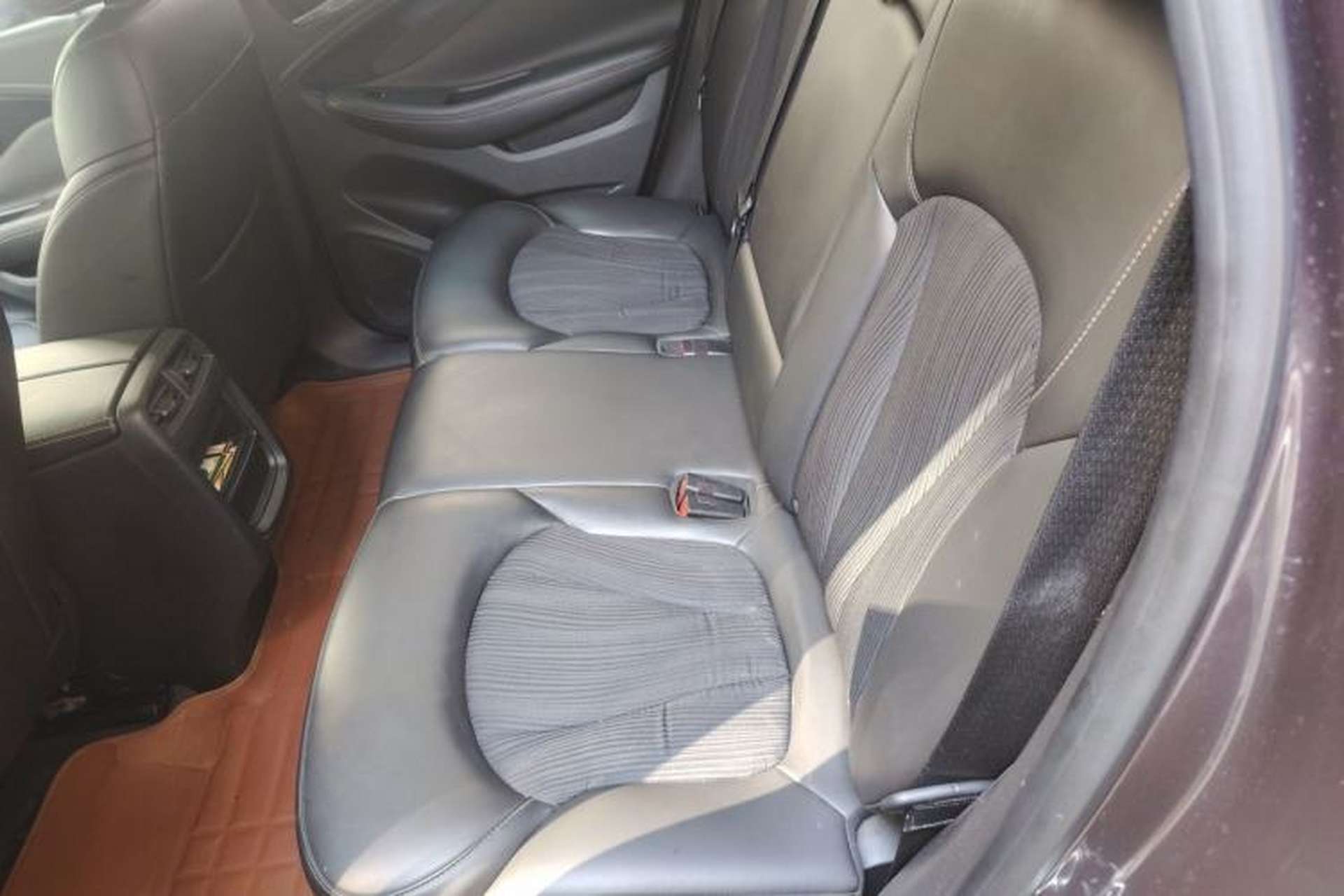 Used Buick Envision 2016 20T Two-Wheel Drive Leading Version Left Rear Seat