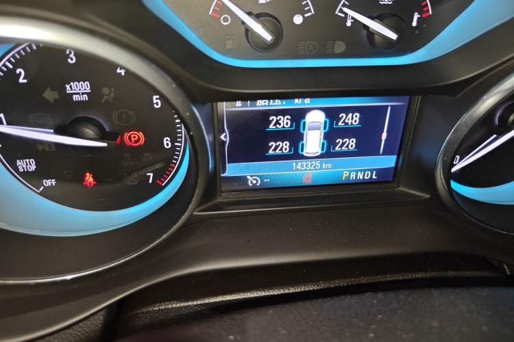 Used Buick Envision 2016 20T Two-Wheel Drive Leading Version Odometer Close Up