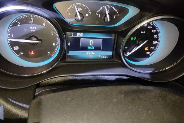 Used Buick Envision 2016 20T Two-Wheel-Drive Elite Model Odometer Close Up