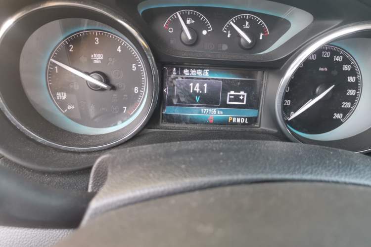 Used Buick Envision 2016 20T Two-Wheel Drive Leading Version Odometer Close Up