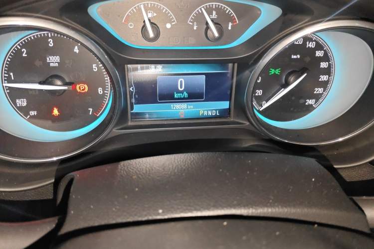 Used Buick Envision 2016 20T Two-Wheel-Drive Elite Model Odometer Close Up