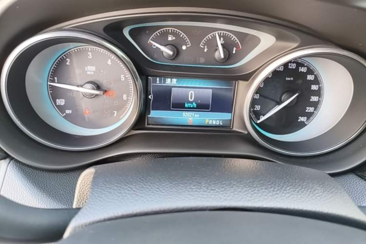 Used Buick Envision 2016 20T Two-Wheel-Drive Elite Model Odometer Close Up