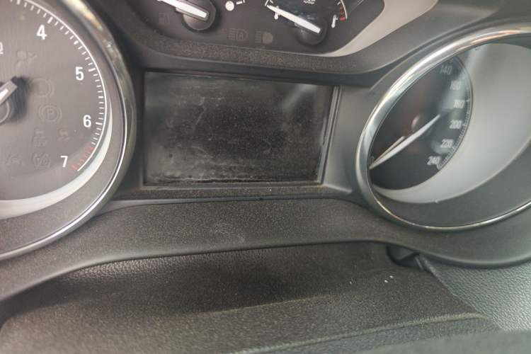 Used Buick Envision 2016 28T Four-Wheel Drive Luxury Model Odometer Close Up