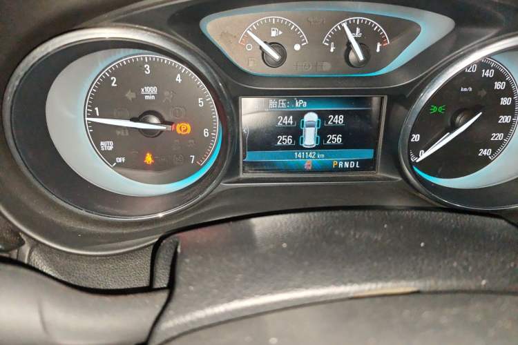 Used Buick Envision 2016 20T Two-Wheel-Drive Elite Model Odometer Close Up