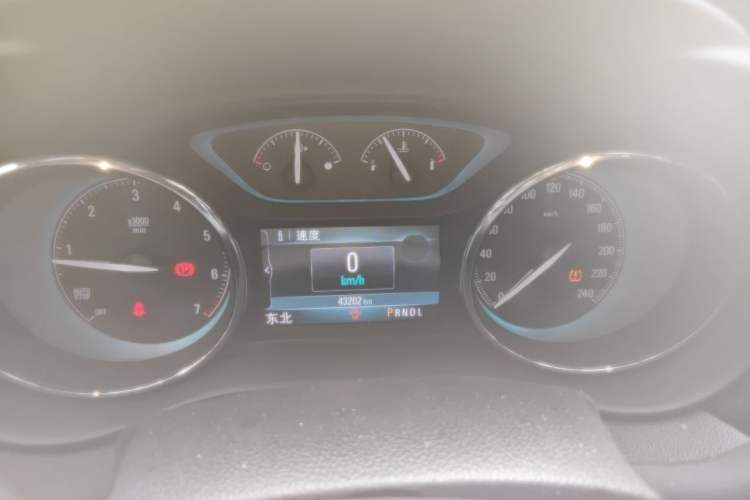 Used Buick Envision 2016 28T Four-Wheel Drive Elite Version Odometer Close Up