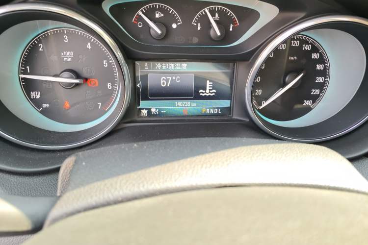 Used Buick Envision 2016 28T Four-Wheel Drive Luxury Model Odometer Close Up