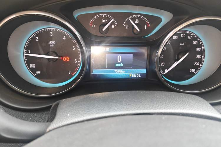 Used Buick Envision 2016 20T Two-Wheel-Drive Elite Model Odometer Close Up
