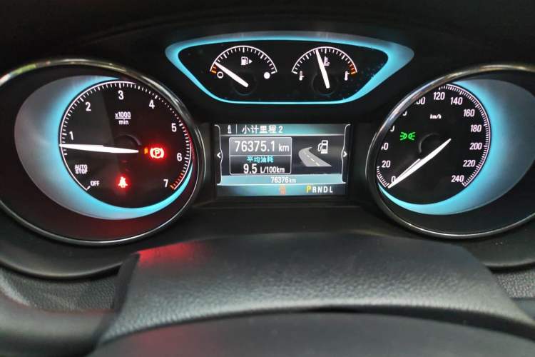 Used Buick Envision 2016 20T Two-Wheel-Drive Elite Model Odometer Close Up