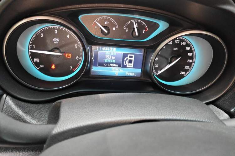 Used Buick Envision 2016 20T Two-Wheel Drive Leading Version Odometer Close Up