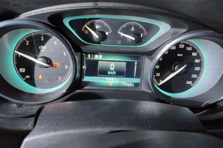 Used Buick Envision 2016 20T Two-Wheel Drive Leading Version Odometer Close Up