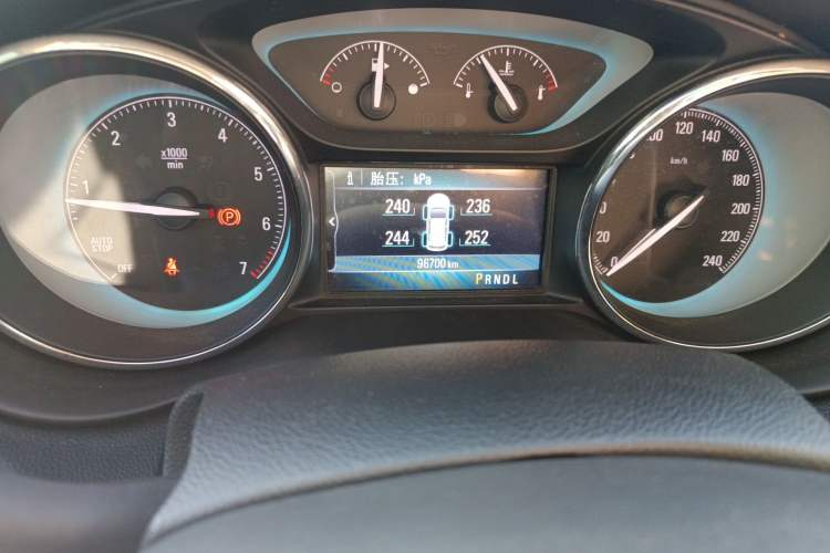 Used Buick Envision 2016 20T Two-Wheel-Drive Elite Model Odometer Close Up
