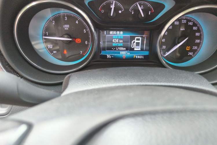 Used Buick Envision 2016 20T Two-Wheel-Drive Elite Model Odometer Close Up
