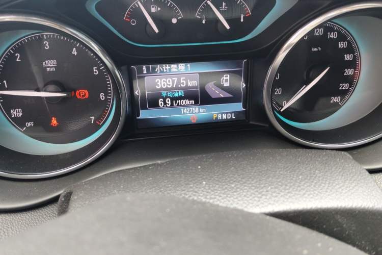 Used Buick Envision 2016 20T Two-Wheel-Drive Elite Model Odometer Close Up