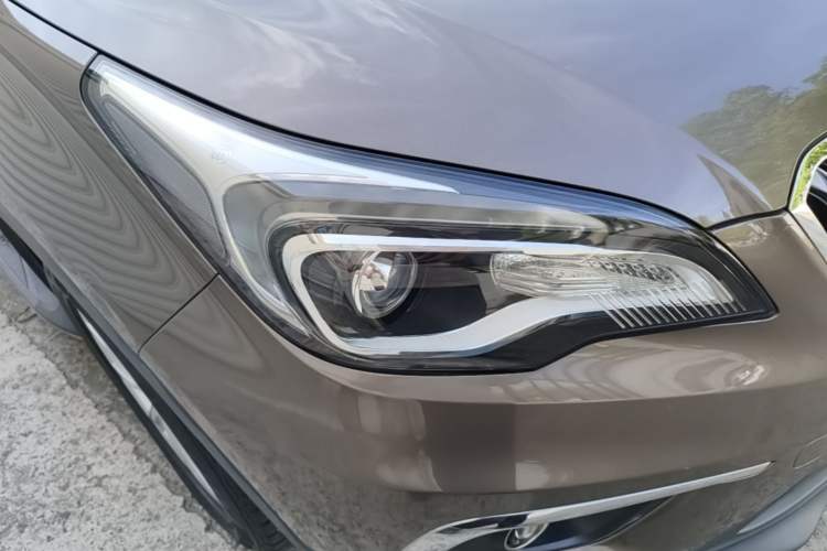 Used Buick Envision 2016 20T Two-Wheel-Drive Elite Model Right Front Headlight