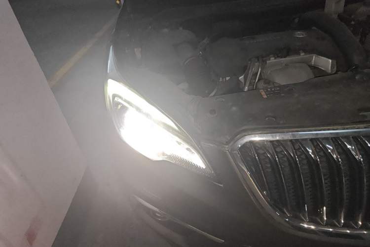 Used Buick Envision 2016 28T Four-Wheel Drive Luxury Model Right Front Headlight