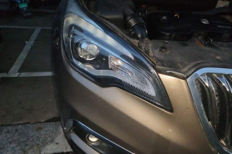Used Buick Envision 2016 20T Two-Wheel-Drive Elite Model Right Front Headlight
