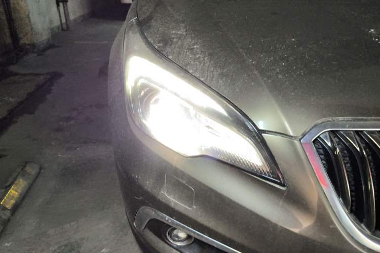 Used Buick Envision 2016 28T Four-Wheel Drive Elite Version Right Front Headlight