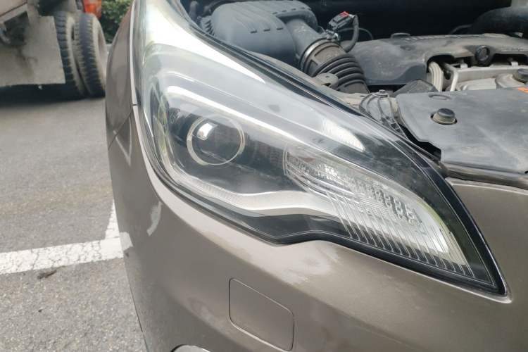 Used Buick Envision 2016 28T Four-Wheel Drive Luxury Model Right Front Headlight