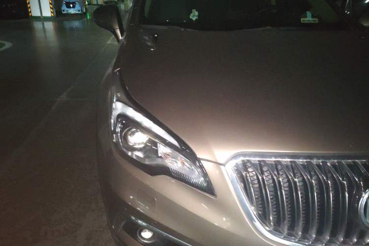 Used Buick Envision 2016 20T Four-Wheel Drive Luxury Model Right Front Headlight