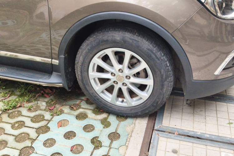 Used Buick Envision 2016 20T Two-Wheel-Drive Elite Model Right Front Wheel Hub