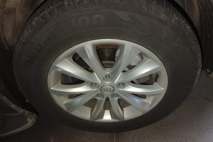 Used Buick Envision 2016 28T Four-Wheel Drive Elite Version Right Front Wheel Hub