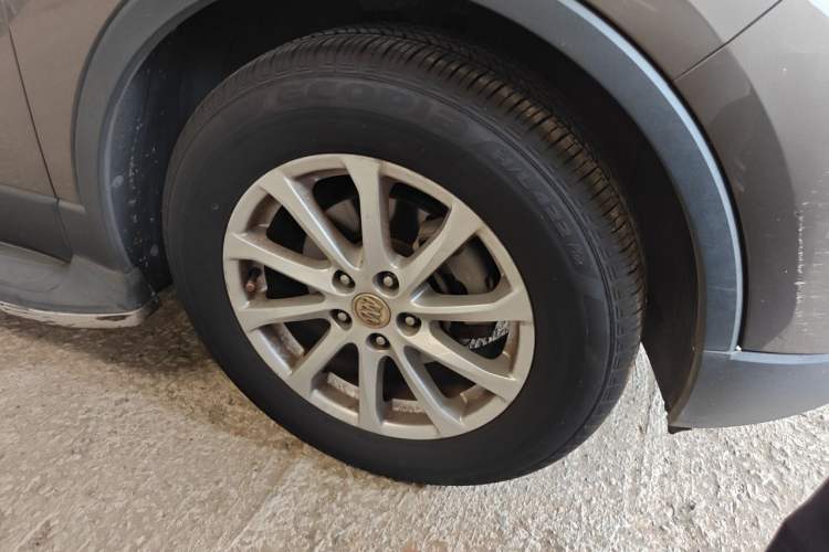 Used Buick Envision 2016 20T Two-Wheel Drive Leading Version Right Front Wheel Hub