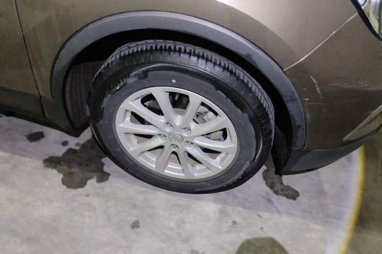 Used Buick Envision 2016 20T Two-Wheel-Drive Elite Model Right Front Wheel Hub