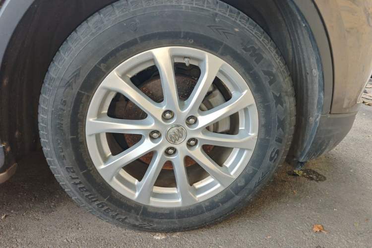 Used Buick Envision 2016 20T Two-Wheel Drive Leading Version Right Front Wheel Hub