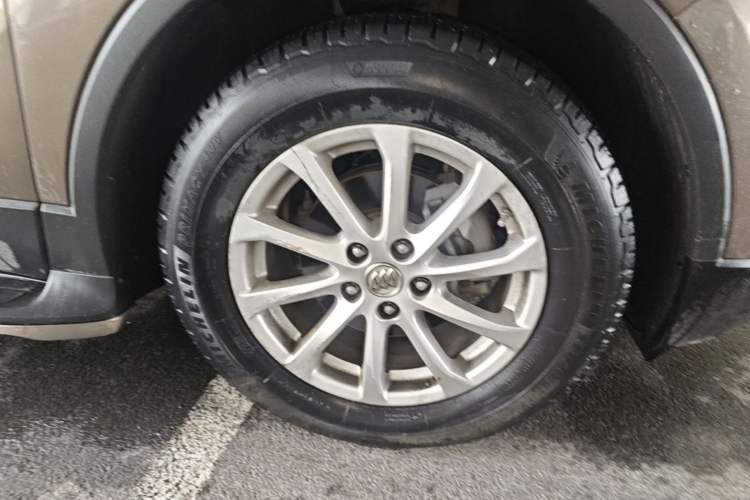 Used Buick Envision 2016 20T Two-Wheel-Drive Elite Model Right Front Wheel Hub
