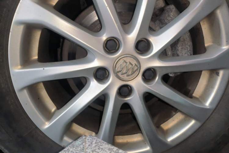 Used Buick Envision 2016 20T Two-Wheel-Drive Elite Model Right Front Wheel Hub