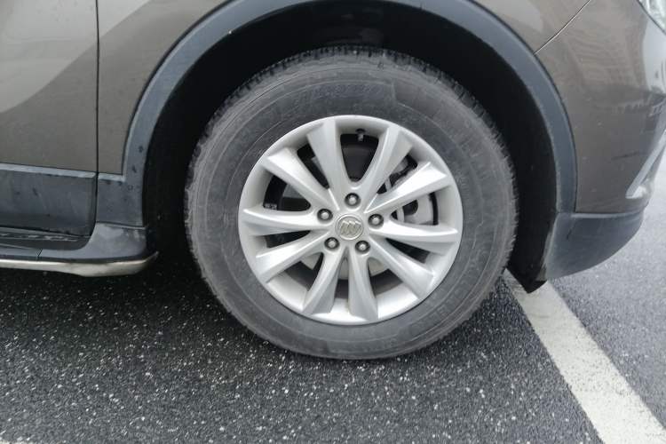Used Buick Envision 2016 28T Four-Wheel Drive Elite Version Right Front Wheel Hub