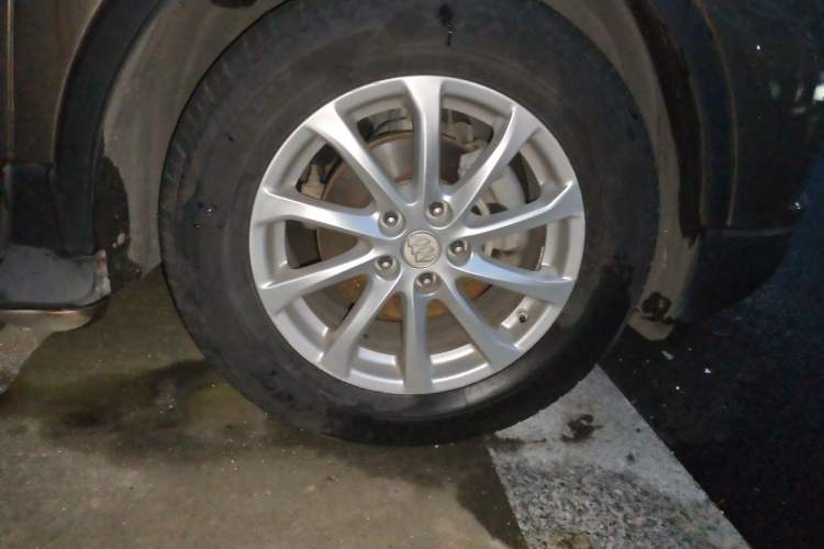 Used Buick Envision 2016 20T Two-Wheel-Drive Elite Model Right Front Wheel Hub
